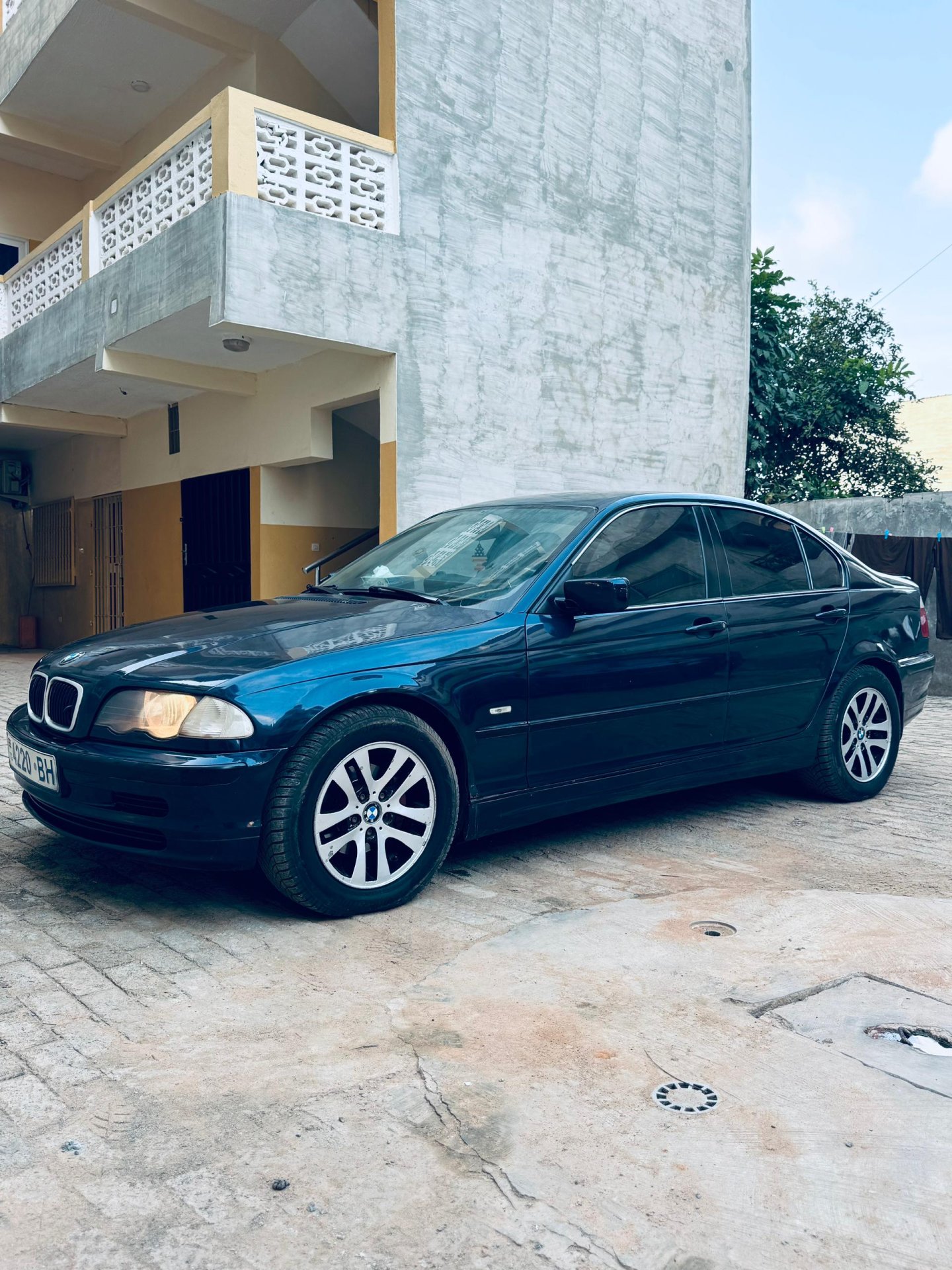 Vignette 3 : BMW noire clean