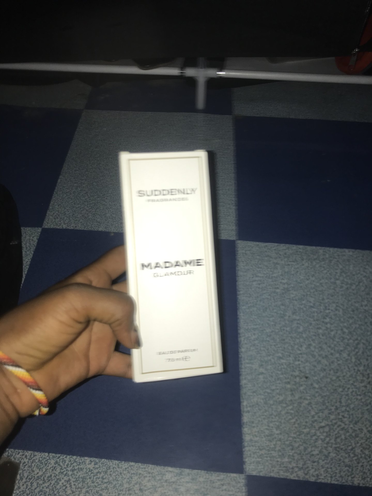 Vignette 5 : Les parfums suddenly