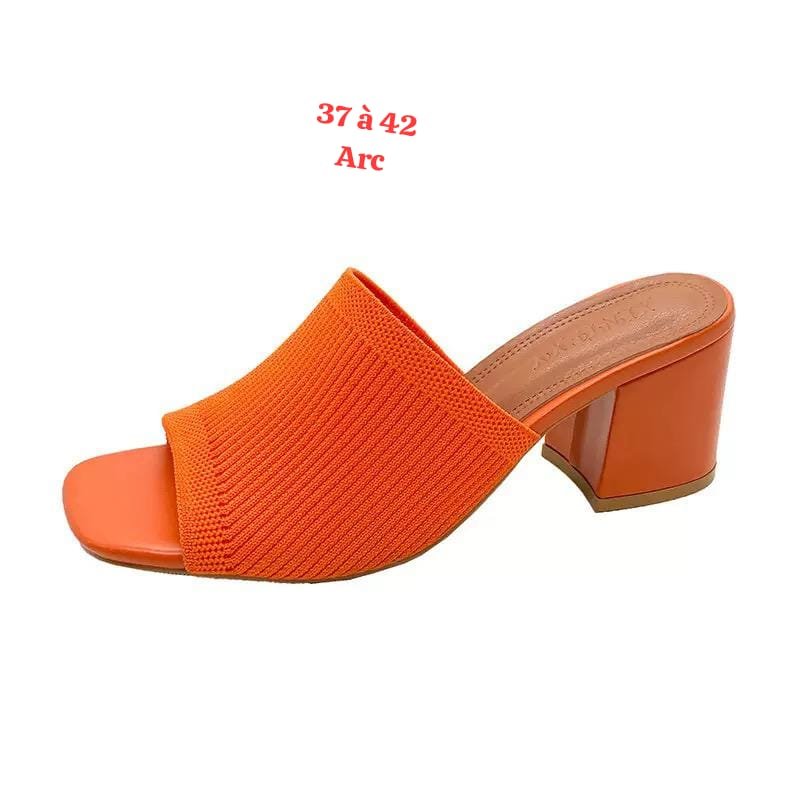Vignette 3 : Vente de pagnes, chaussures,sacs et soies