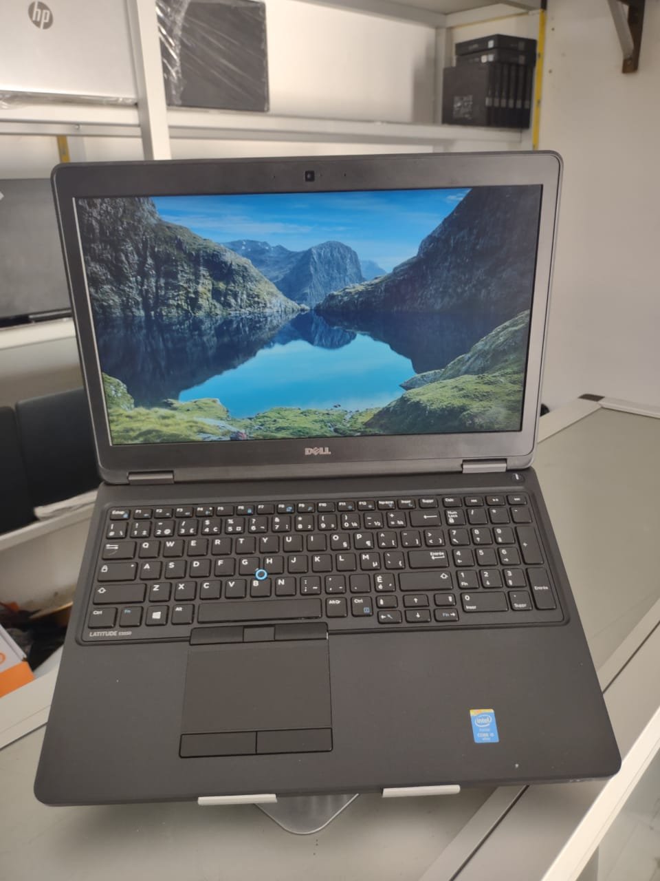 Vignette 4 : *Dell Latitude E5550 corei5 très clean, Pc très résistant et Ultra-performant